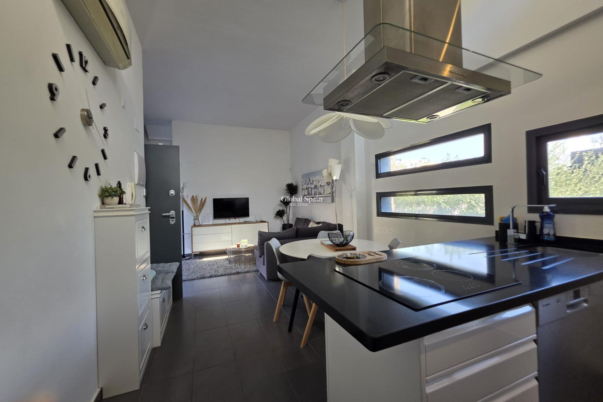 Wederverkoop - VILLA -
ORIHUELA COSTA - VILLAMARTÍN