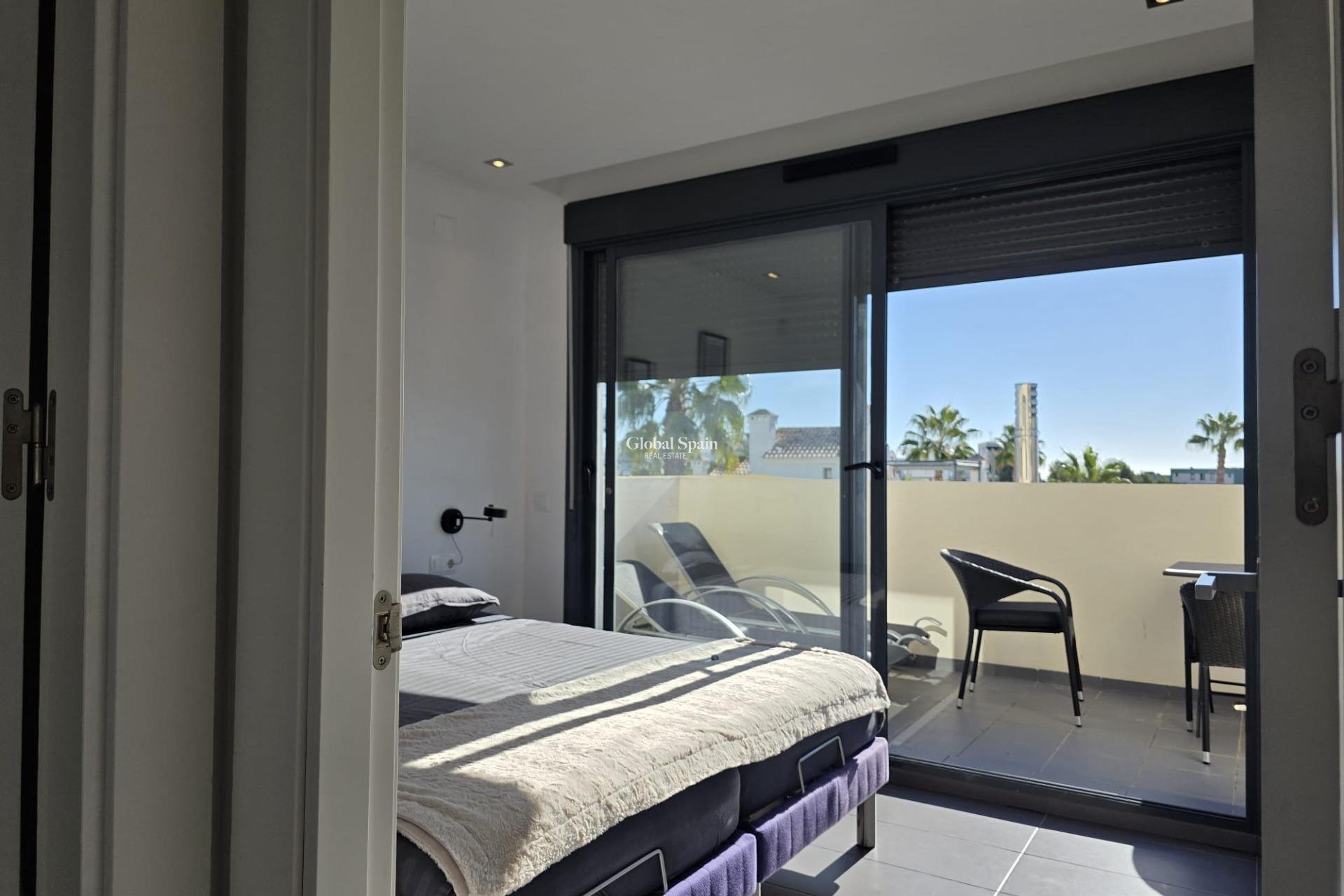 Wederverkoop - VILLA -
ORIHUELA COSTA - VILLAMARTÍN