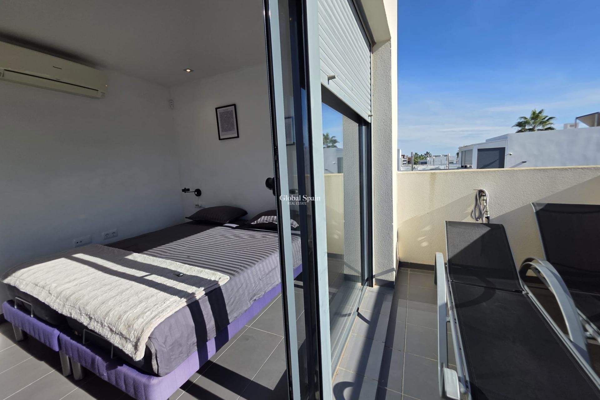 Wederverkoop - VILLA -
ORIHUELA COSTA - VILLAMARTÍN