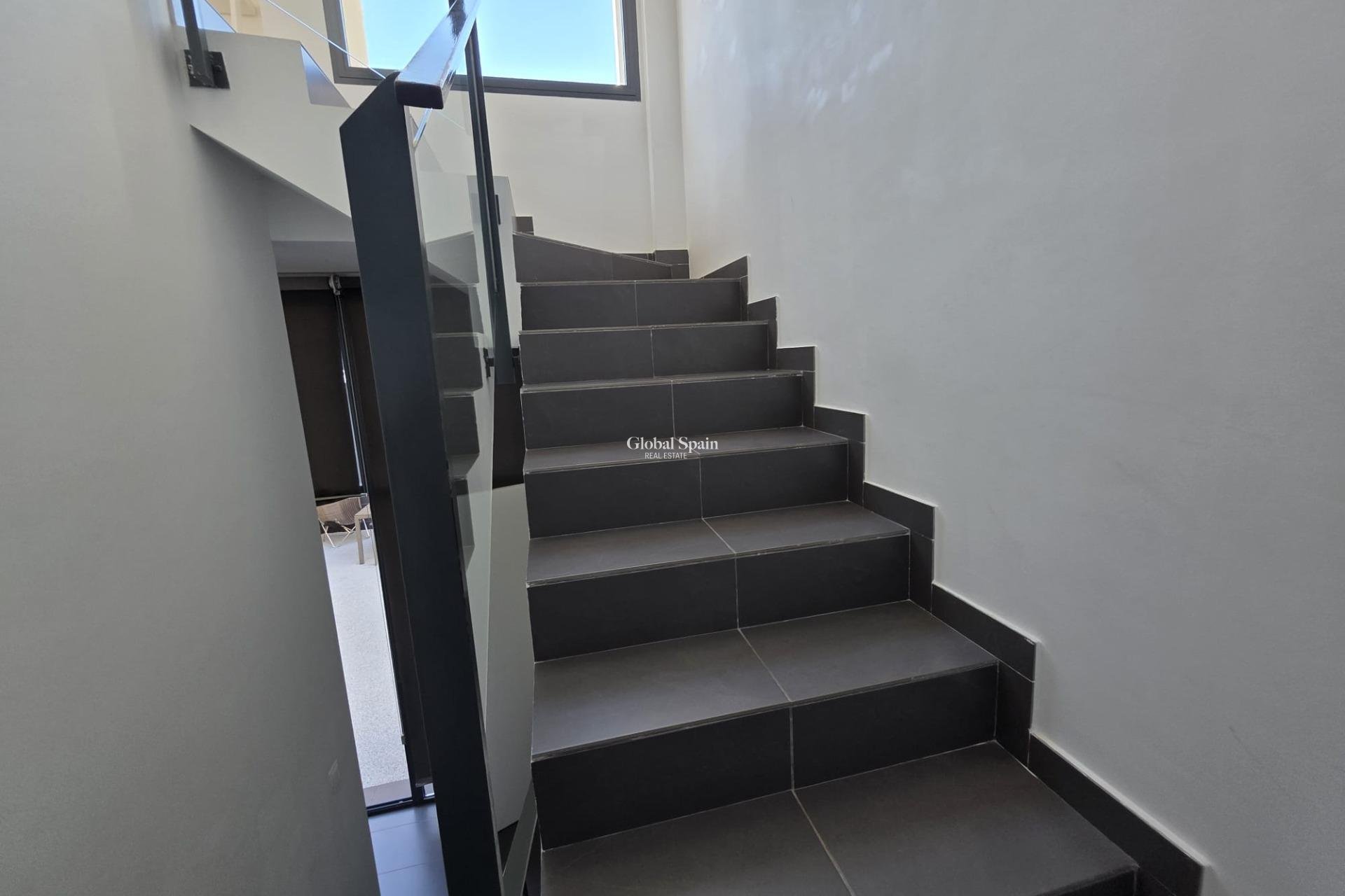 Wederverkoop - VILLA -
ORIHUELA COSTA - VILLAMARTÍN