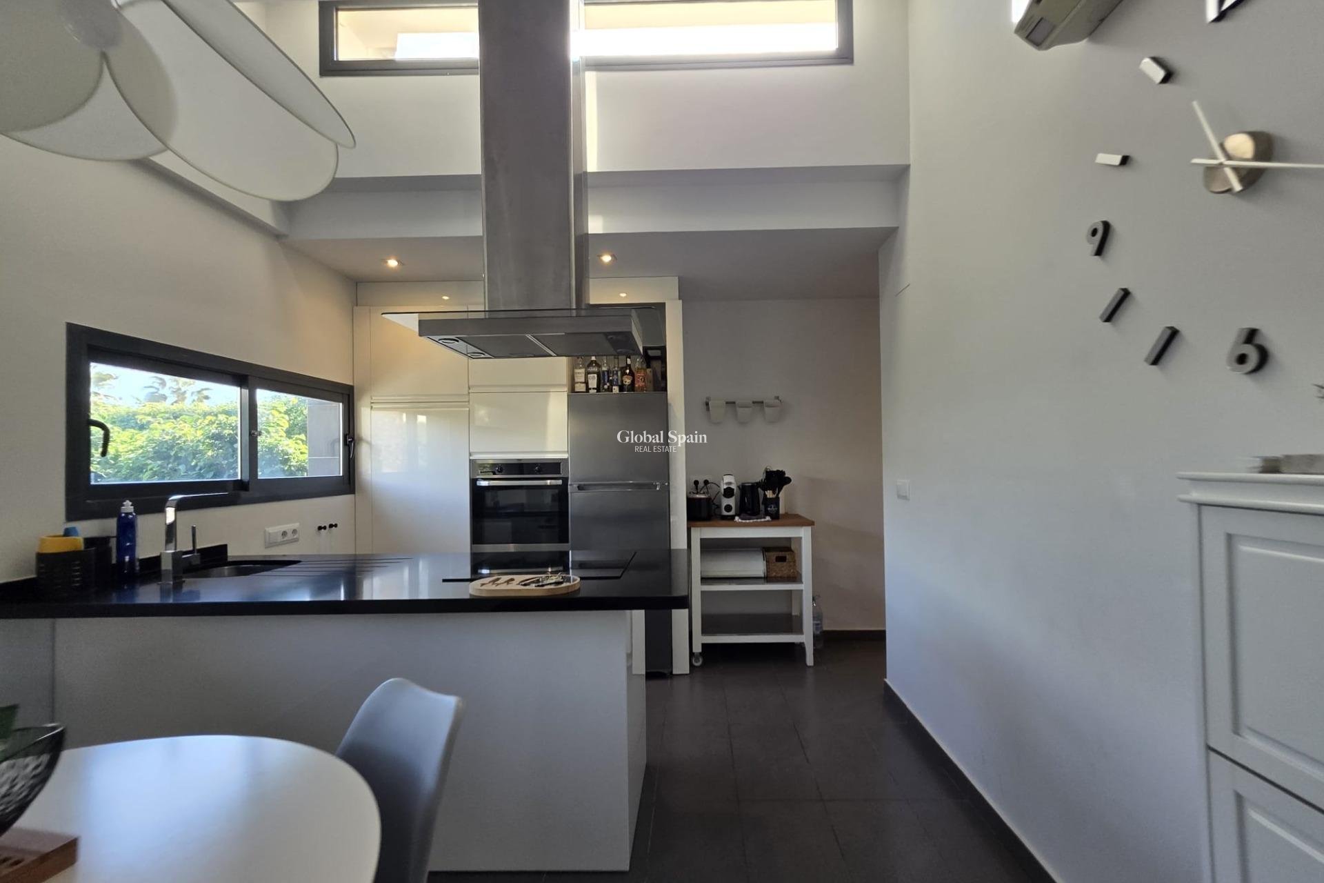 Wederverkoop - VILLA -
ORIHUELA COSTA - VILLAMARTÍN