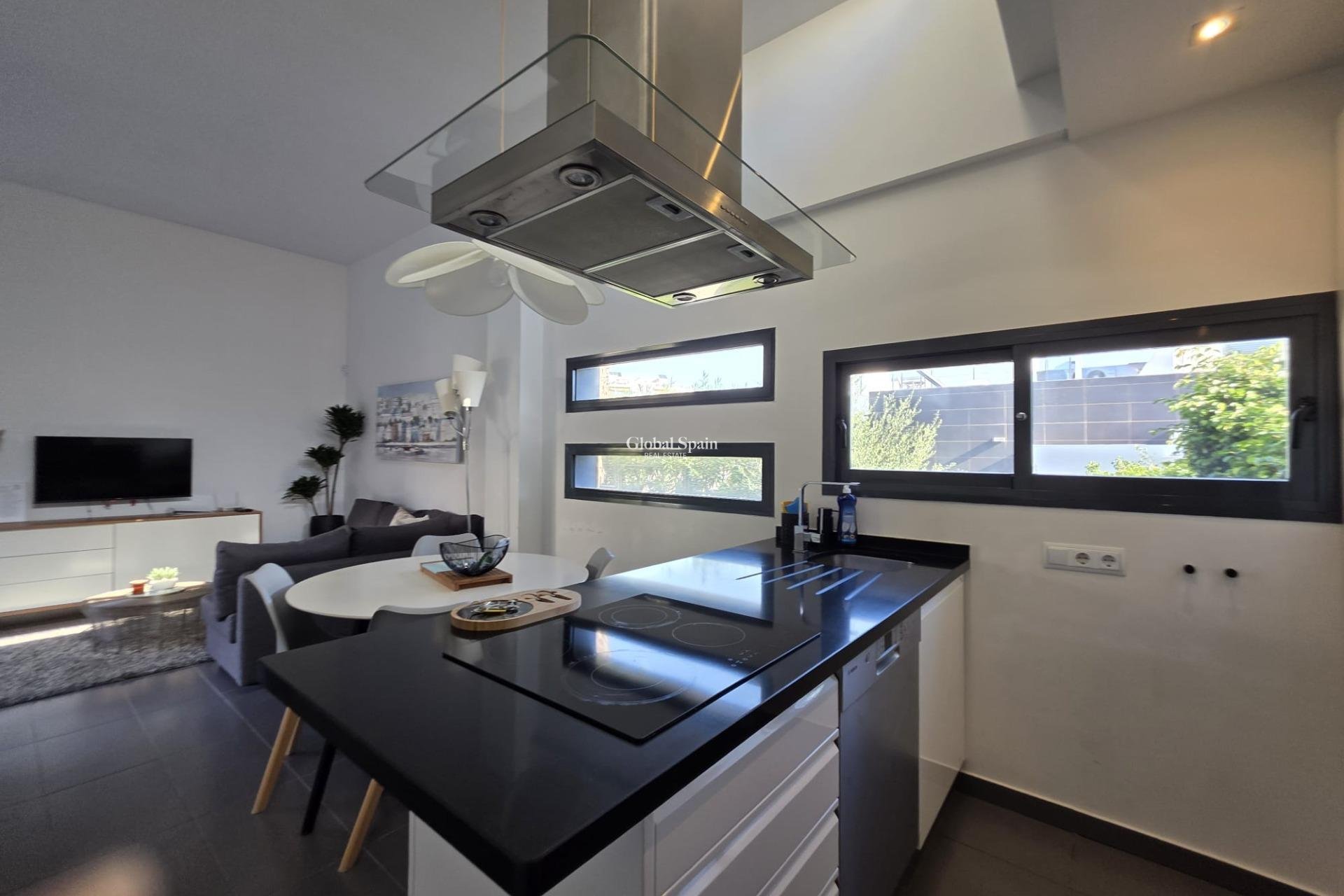 Wederverkoop - VILLA -
ORIHUELA COSTA - VILLAMARTÍN