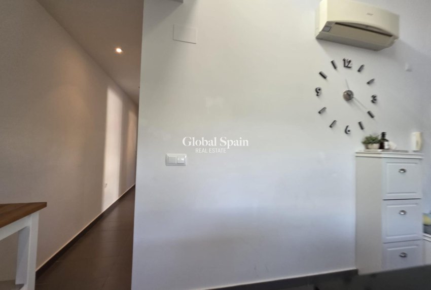 Wederverkoop - VILLA -
ORIHUELA COSTA - VILLAMARTÍN