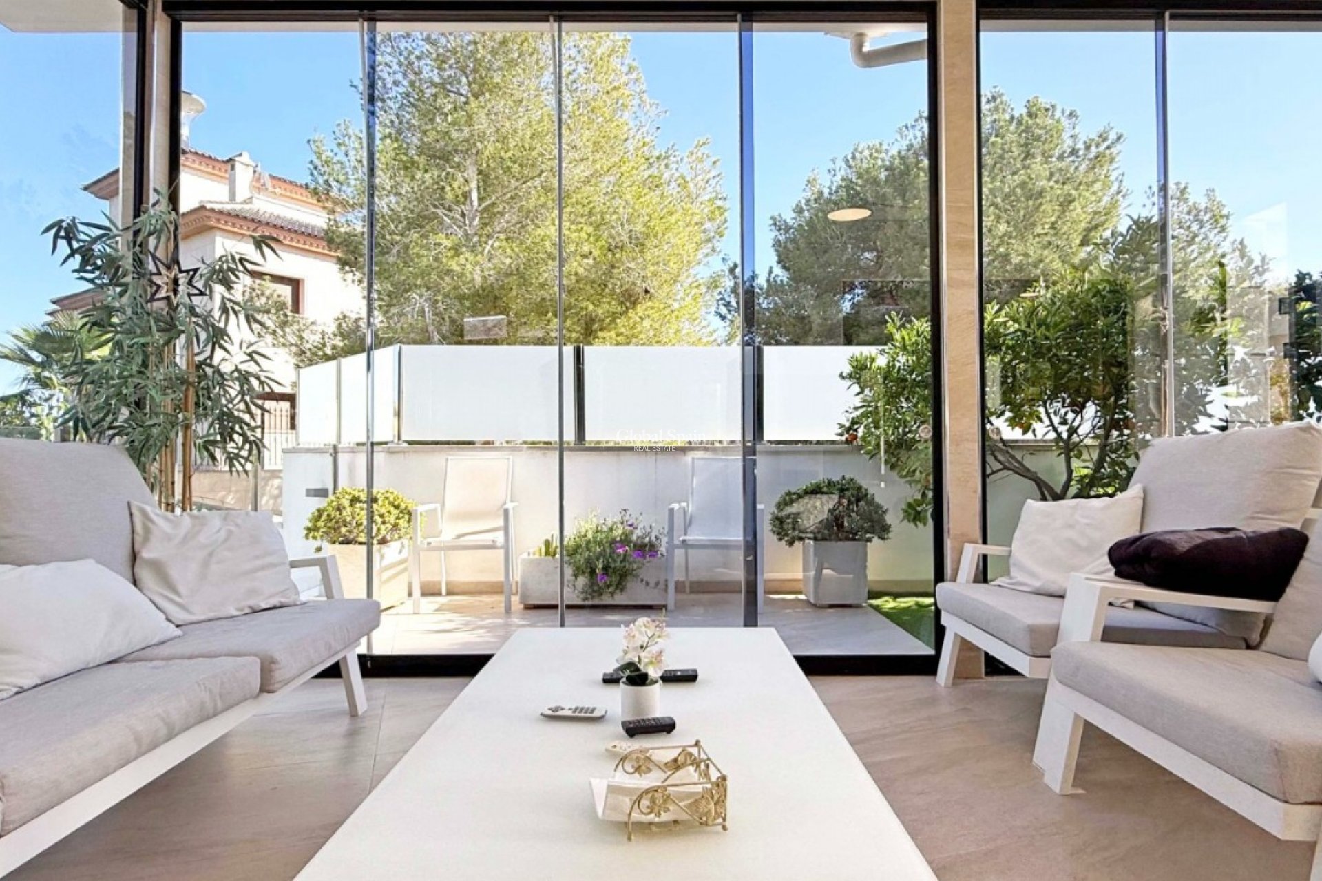 Wederverkoop - VILLA -
ORIHUELA COSTA - VILLAMARTÍN