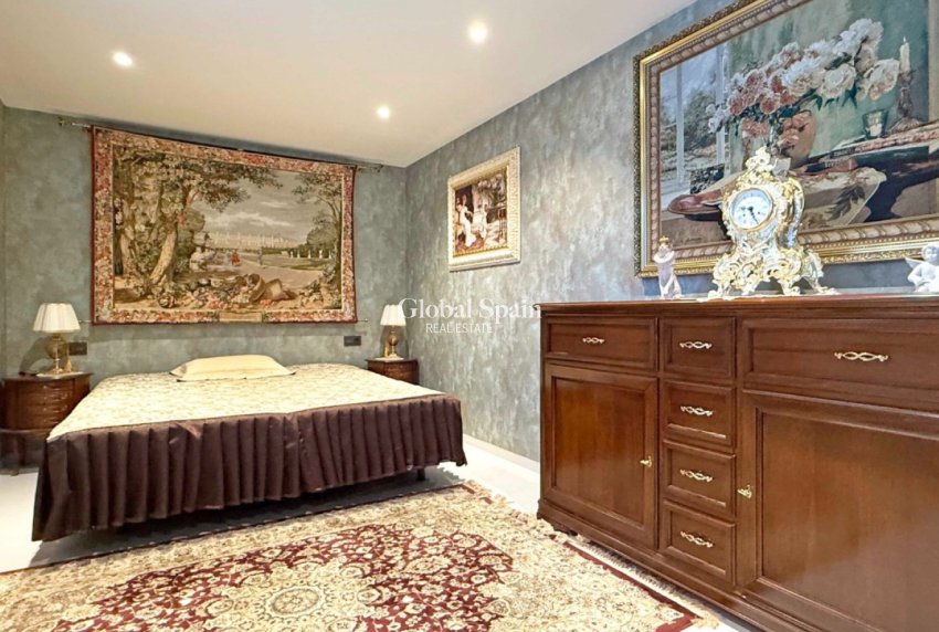 Wederverkoop - VILLA -
ORIHUELA COSTA - VILLAMARTÍN