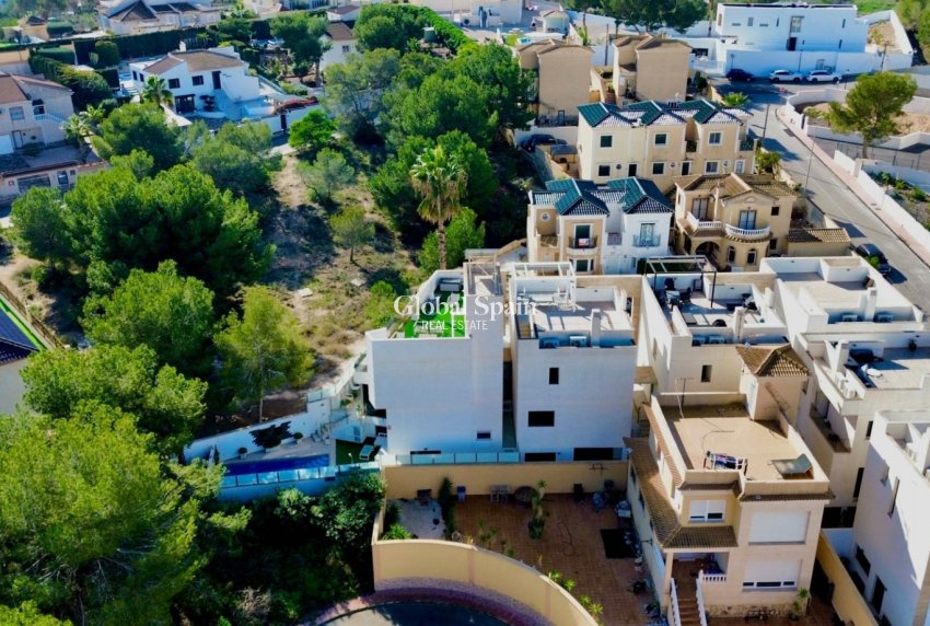 Wederverkoop - VILLA -
ORIHUELA COSTA - VILLAMARTÍN