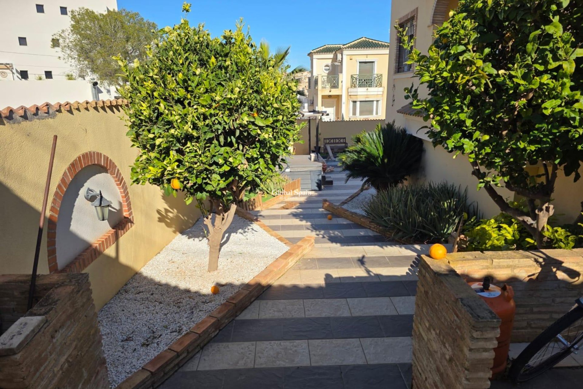 Wederverkoop - VILLA -
ORIHUELA COSTA - VILLAMARTÍN