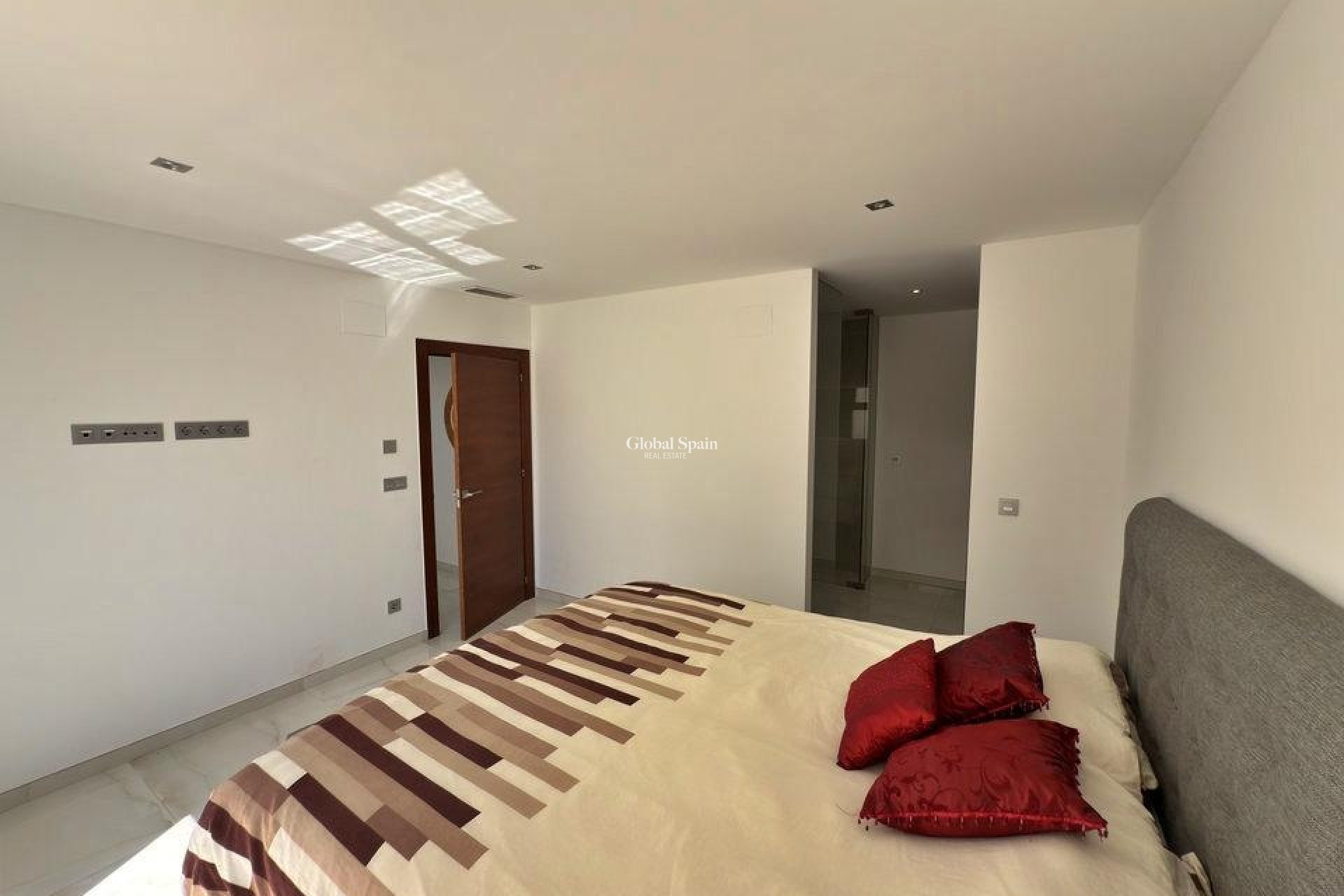 Wederverkoop - VILLA -
ORIHUELA COSTA - VILLAMARTÍN