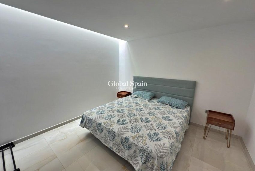 Wederverkoop - VILLA -
ORIHUELA COSTA - VILLAMARTÍN