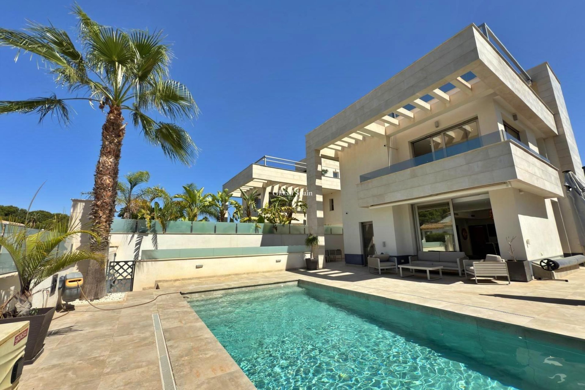 Wederverkoop - VILLA -
ORIHUELA COSTA - VILLAMARTÍN