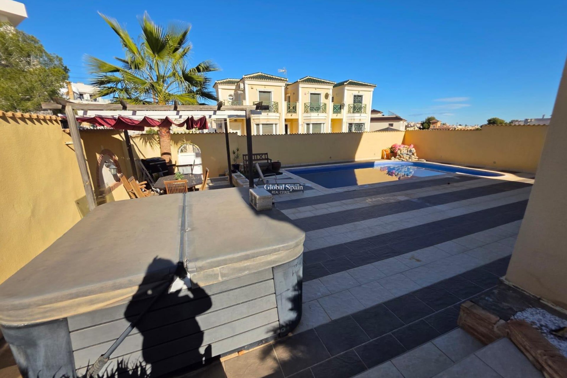 Wederverkoop - VILLA -
ORIHUELA COSTA - VILLAMARTÍN
