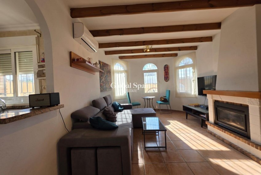 Wederverkoop - VILLA -
ORIHUELA COSTA - VILLAMARTÍN