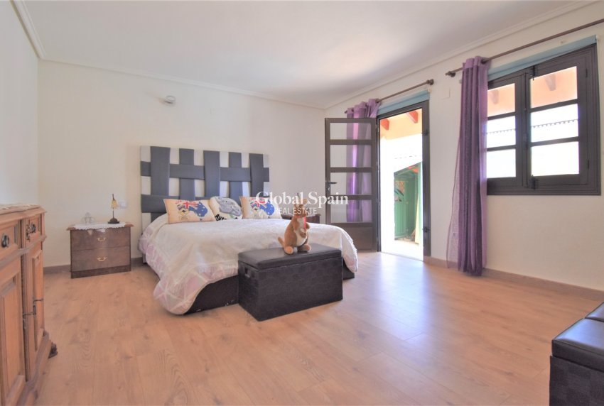 Wederverkoop - VILLA -
Orihuela Costa - Villamartin