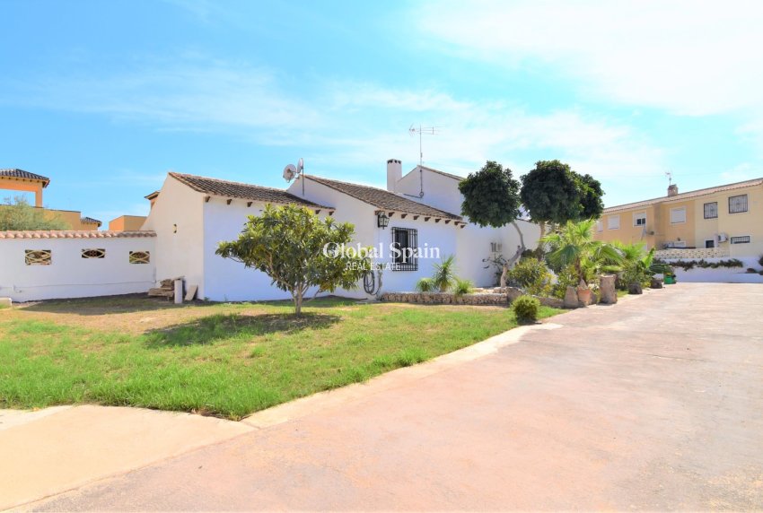 Wederverkoop - VILLA -
Orihuela Costa - Villamartin