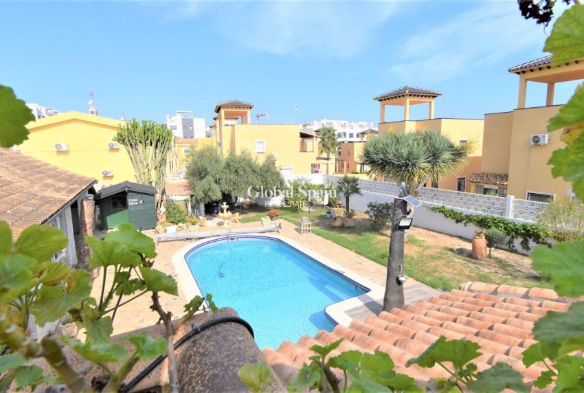 Wederverkoop - VILLA -
Orihuela Costa - Villamartin
