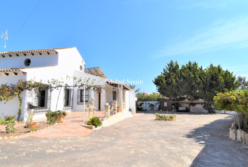 Wederverkoop - VILLA -
Orihuela Costa - Villamartin