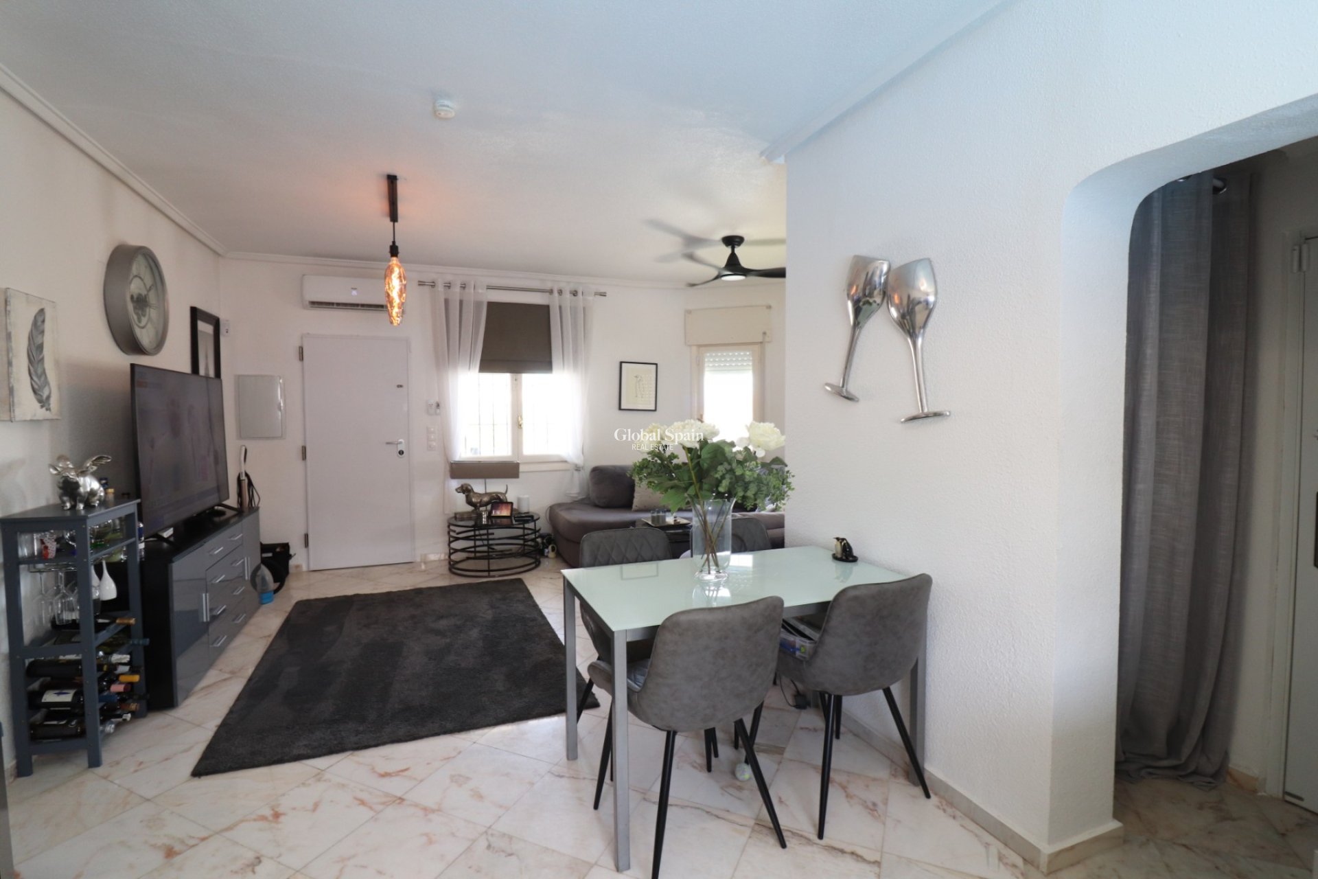 Wederverkoop - VILLA -
Orihuela Costa - Villamartin