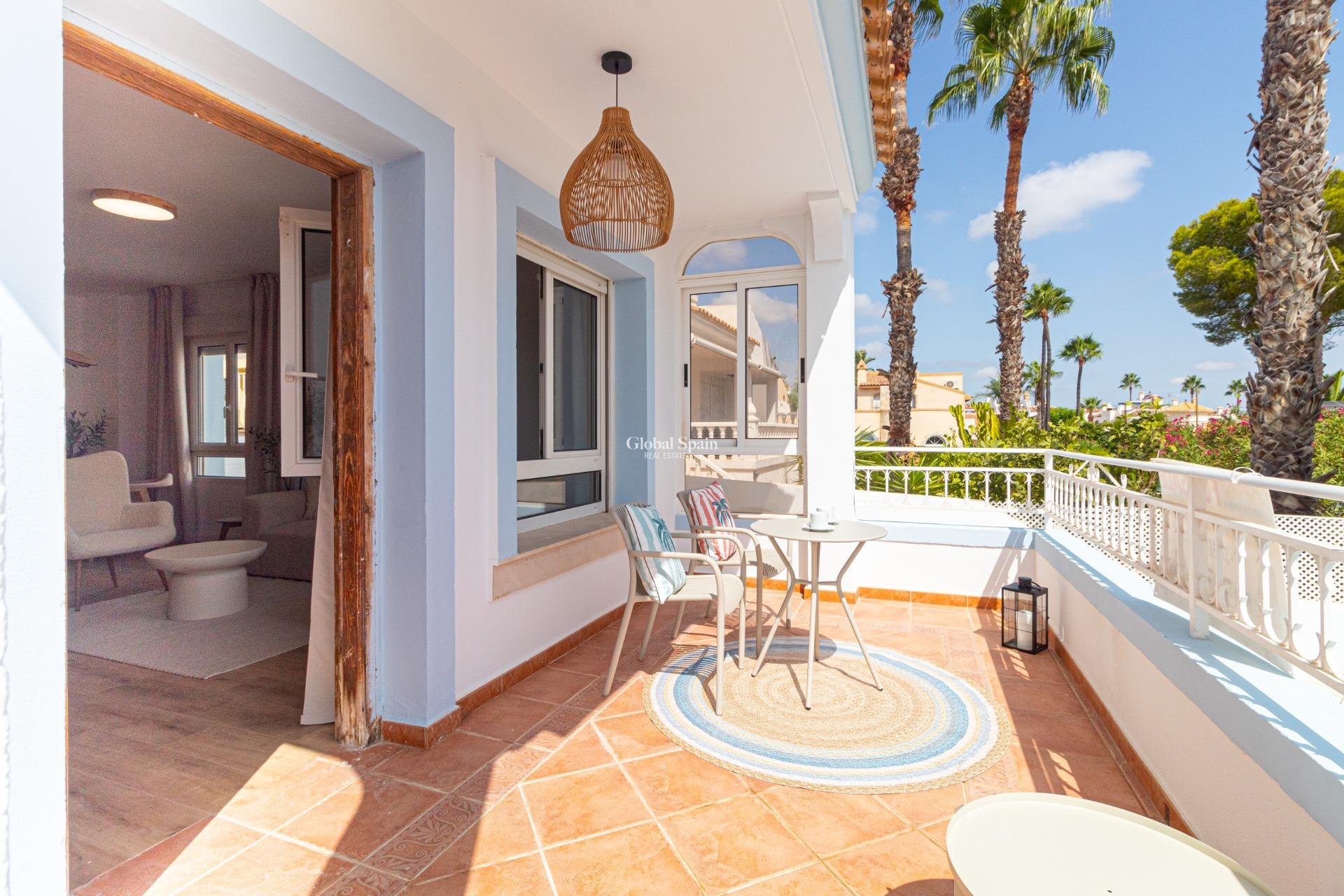 Wederverkoop - VILLA -
ORIHUELA COSTA - VILLAMARTÍN