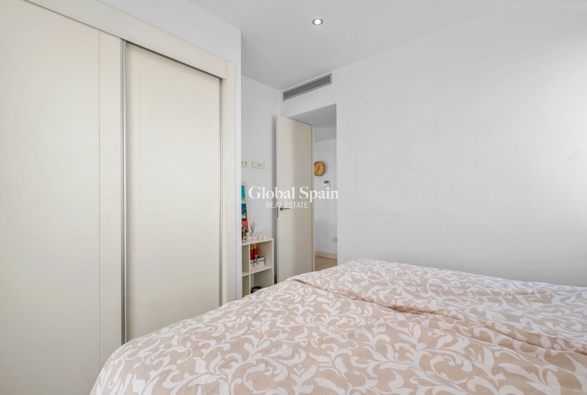 Wederverkoop - VILLA -
ORIHUELA COSTA - VILLAMARTÍN