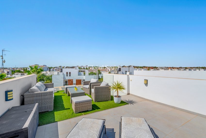 Wederverkoop - VILLA -
ORIHUELA COSTA - VILLAMARTÍN