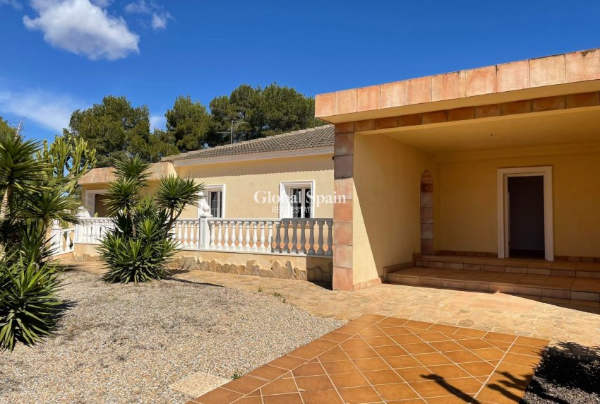 Wederverkoop - Villa -
ORIHUELA COSTA - VILLAMARTÍN