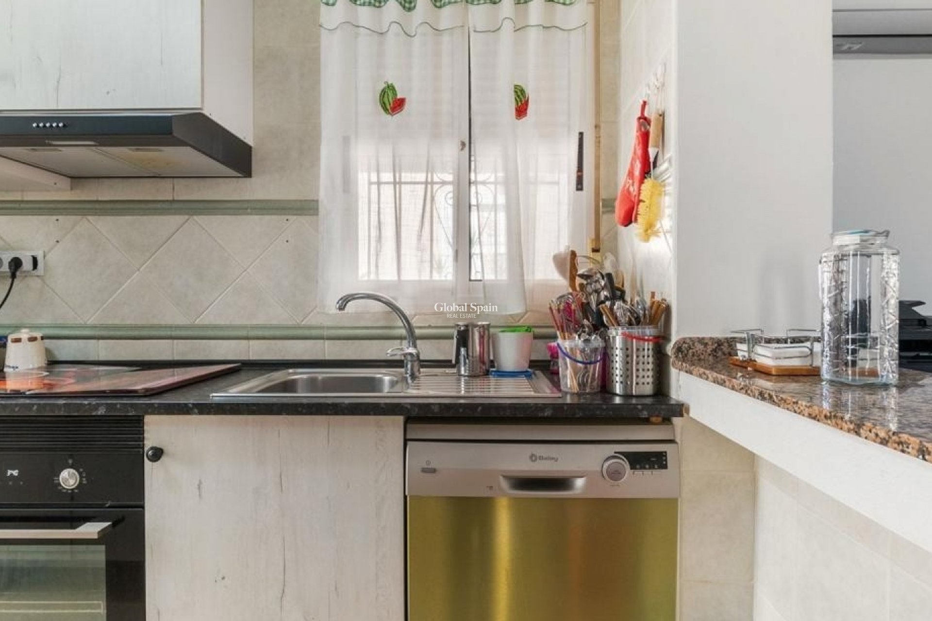 Wederverkoop - Villa -
ORIHUELA COSTA - VILLAMARTÍN