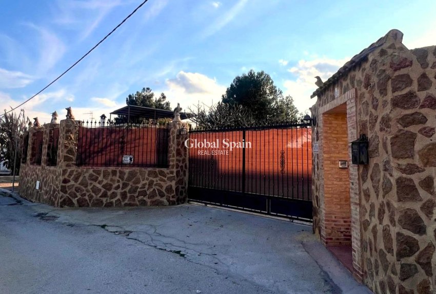 Wederverkoop - VILLA -
ORIHUELA - Desamparados-hurchillo-torremendo