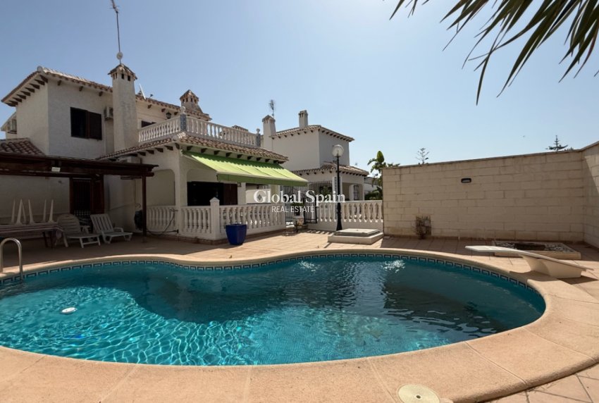 Wederverkoop - VILLA -
ORIHUELA - Inland