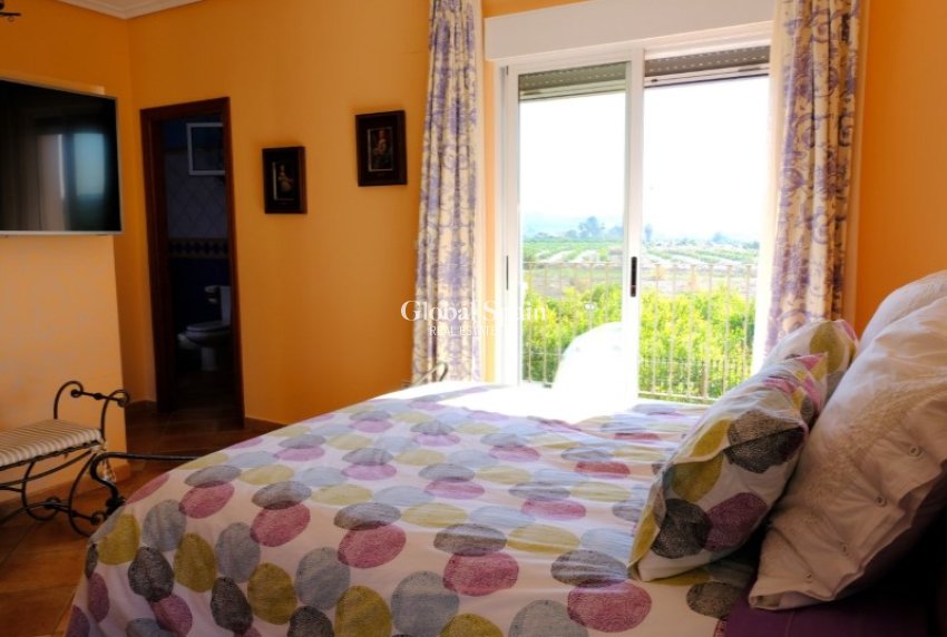 Wederverkoop - VILLA -
ORIHUELA - Inland