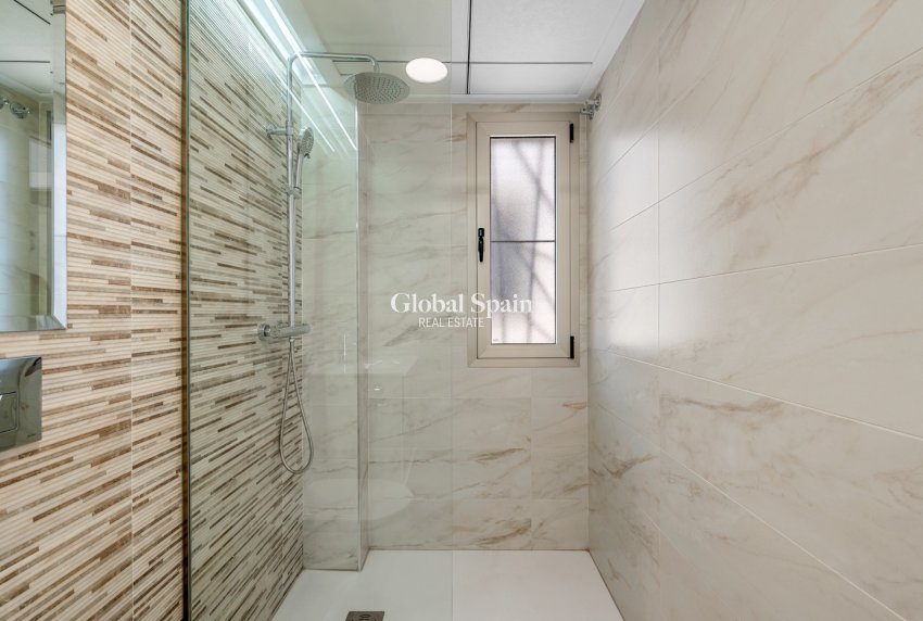 Wederverkoop - VILLA -
ORIHUELA - Inland