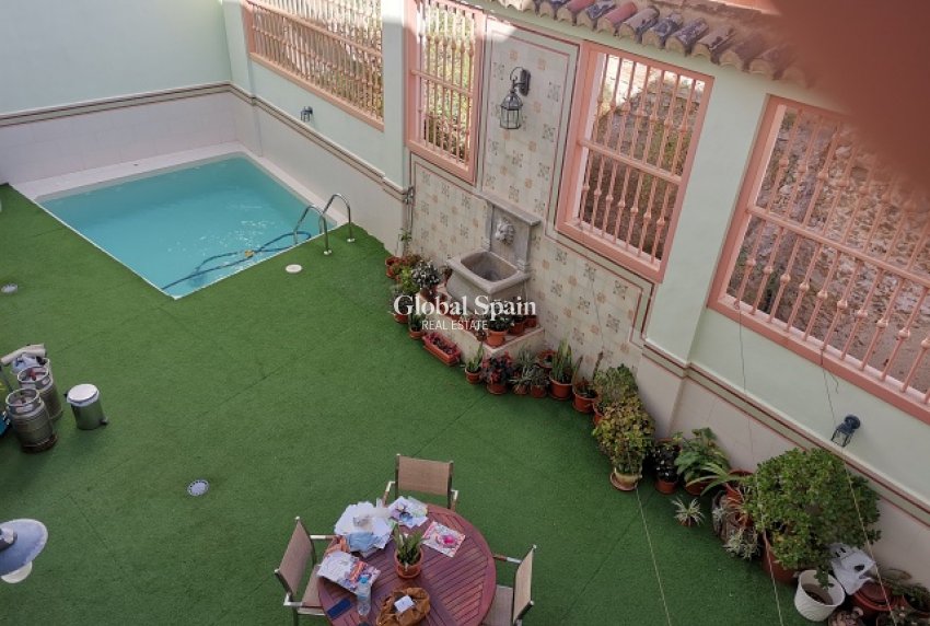 Wederverkoop - VILLA -
ORIHUELA - Inland