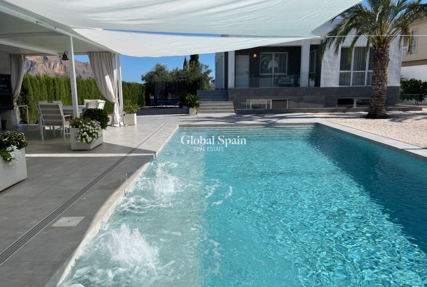 Wederverkoop - VILLA -
ORIHUELA - Inland