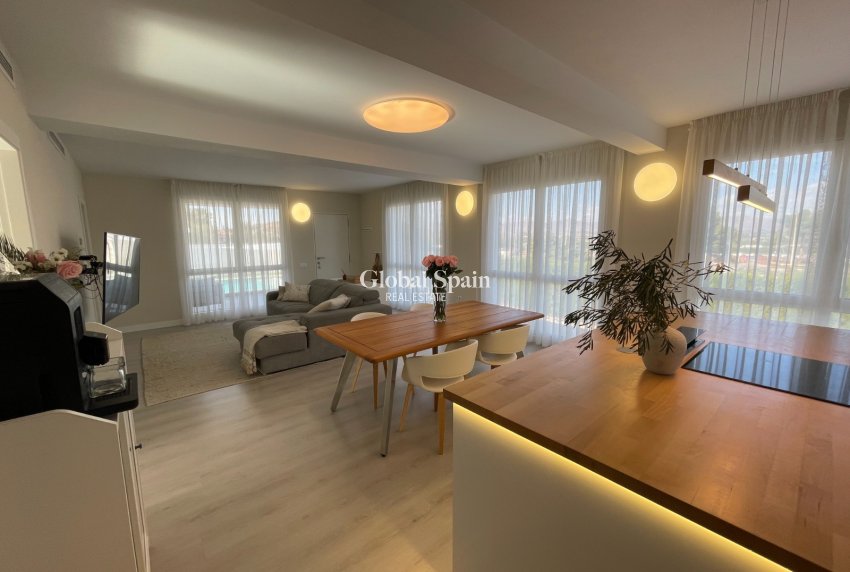 Wederverkoop - VILLA -
ORIHUELA - Inland