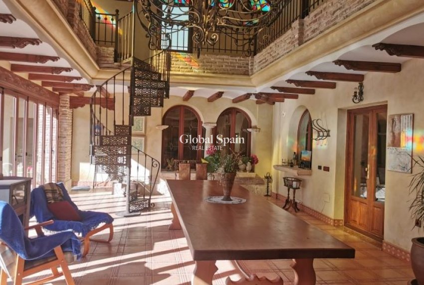 Wederverkoop - VILLA -
ORIHUELA - Inland