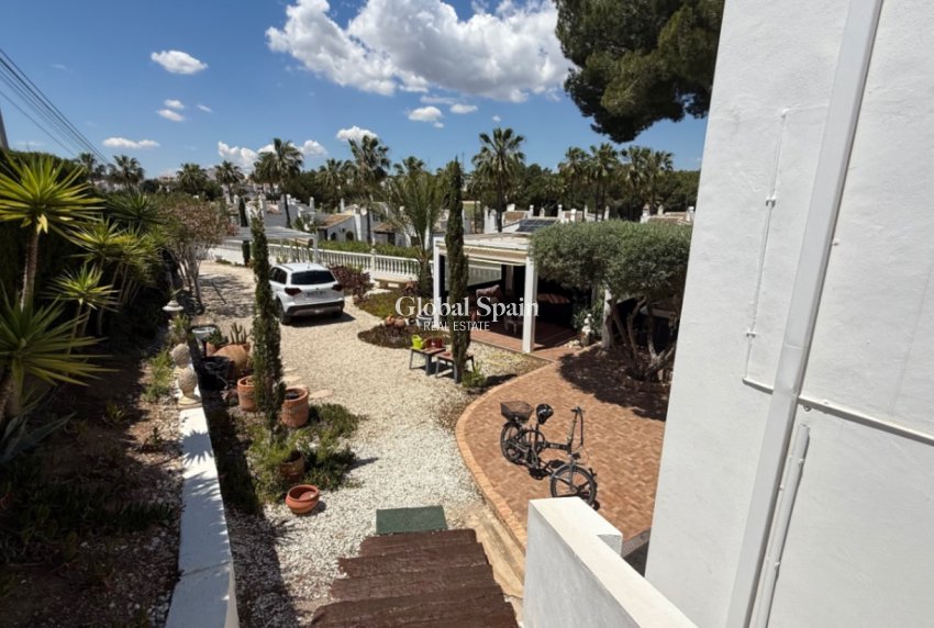 Wederverkoop - VILLA -
ORIHUELA - Inland