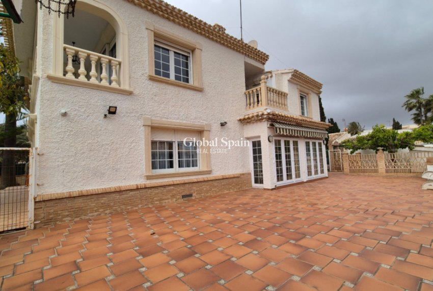 Wederverkoop - VILLA -
ORIHUELA - Inland