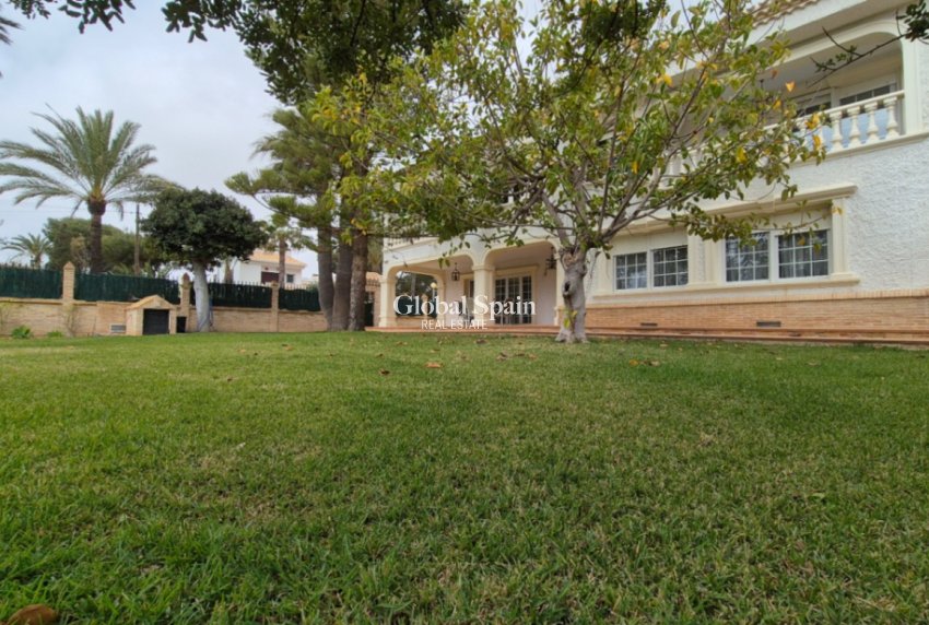 Wederverkoop - VILLA -
ORIHUELA - Inland