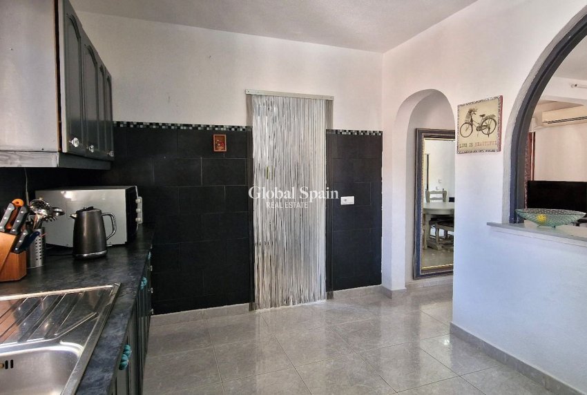 Wederverkoop - VILLA -
ORIHUELA - Inland