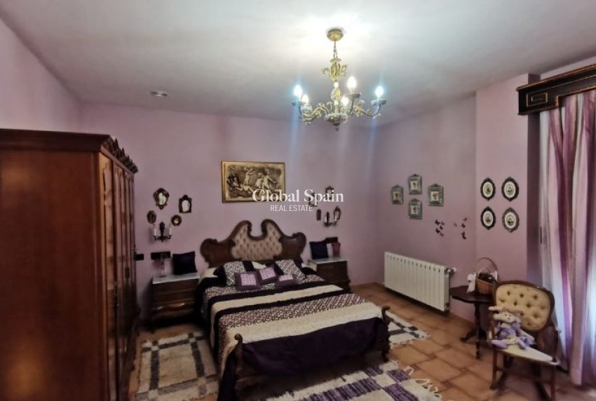 Wederverkoop - VILLA -
ORIHUELA - Inland