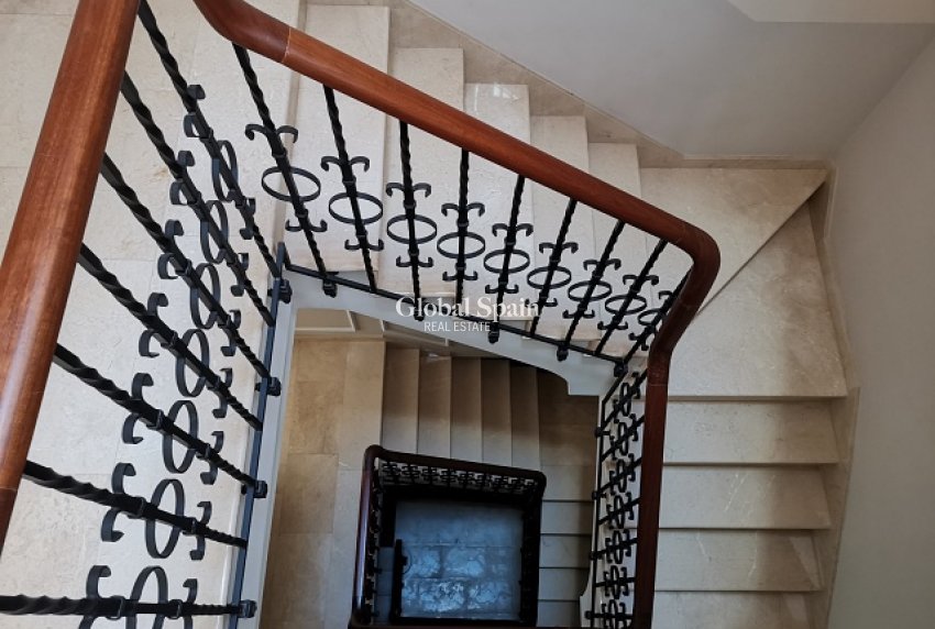 Wederverkoop - VILLA -
ORIHUELA - Inland
