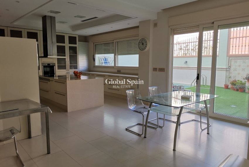 Wederverkoop - VILLA -
ORIHUELA - Inland