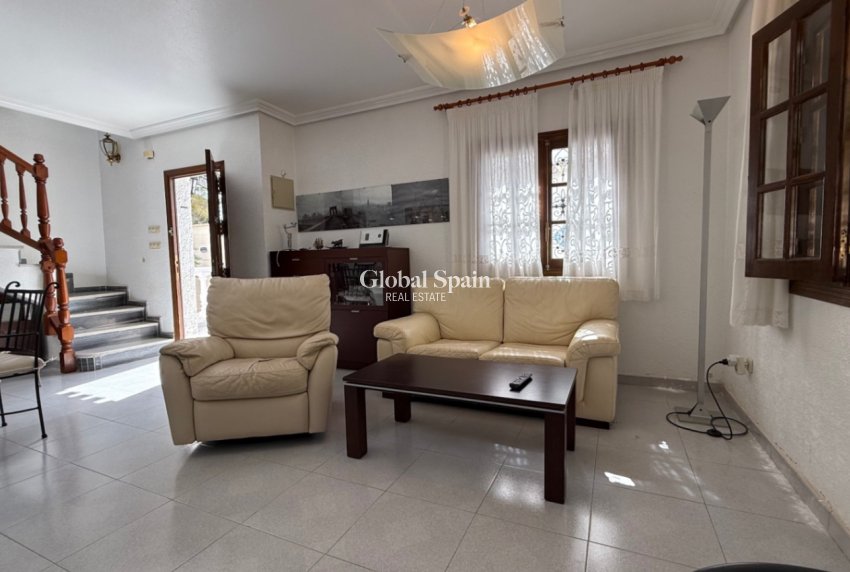 Wederverkoop - VILLA -
ORIHUELA - Inland