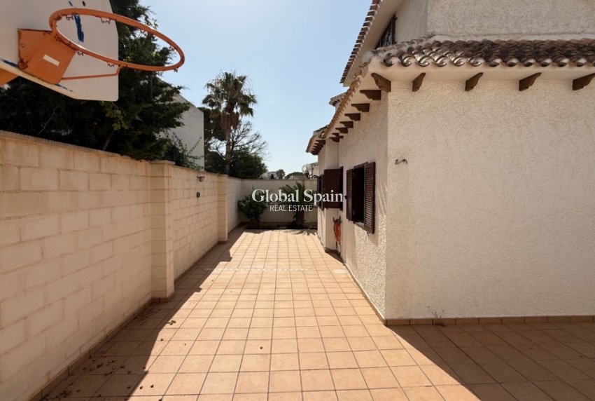 Wederverkoop - VILLA -
ORIHUELA - Inland