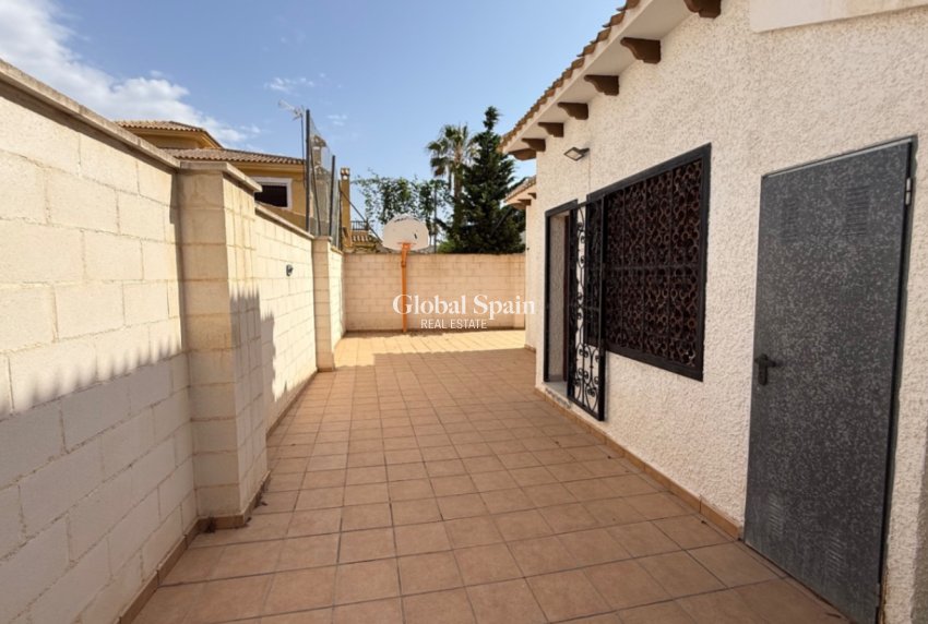 Wederverkoop - VILLA -
ORIHUELA - Inland