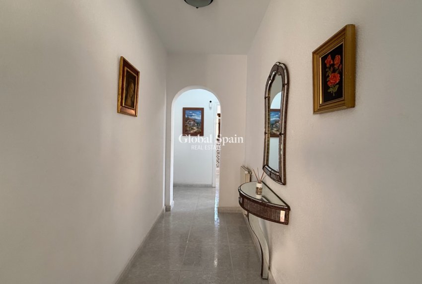 Wederverkoop - VILLA -
ORIHUELA - Inland