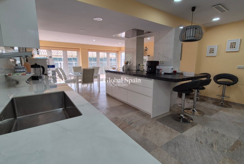 Wederverkoop - VILLA -
ORIHUELA - Inland