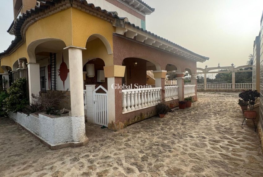 Wederverkoop - VILLA -
ORIHUELA - La Campaneta