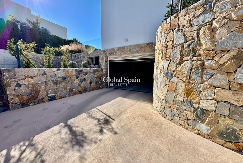 Wederverkoop - VILLA -
ORIHUELA - LAS COLINAS GOLF RESORT