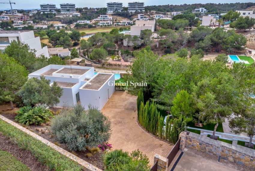 Wederverkoop - VILLA -
ORIHUELA - LAS COLINAS GOLF RESORT