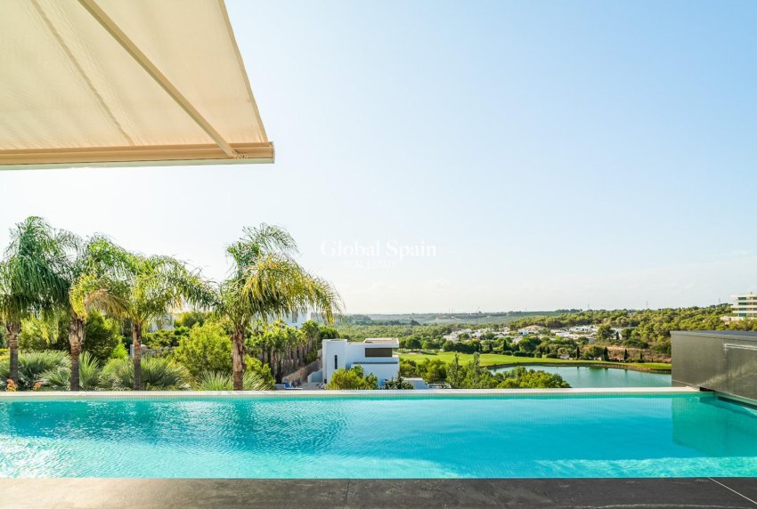 Wederverkoop - VILLA -
ORIHUELA - LAS COLINAS GOLF RESORT